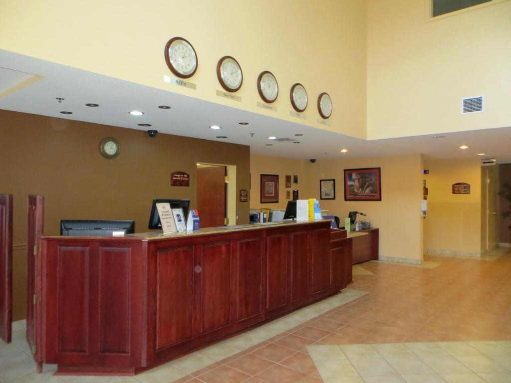 Days Inn By Wyndham Oromocto Conference Centre מראה חיצוני תמונה